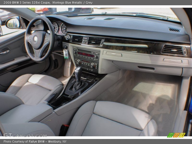 Dashboard of 2009 3 Series 328xi Coupe