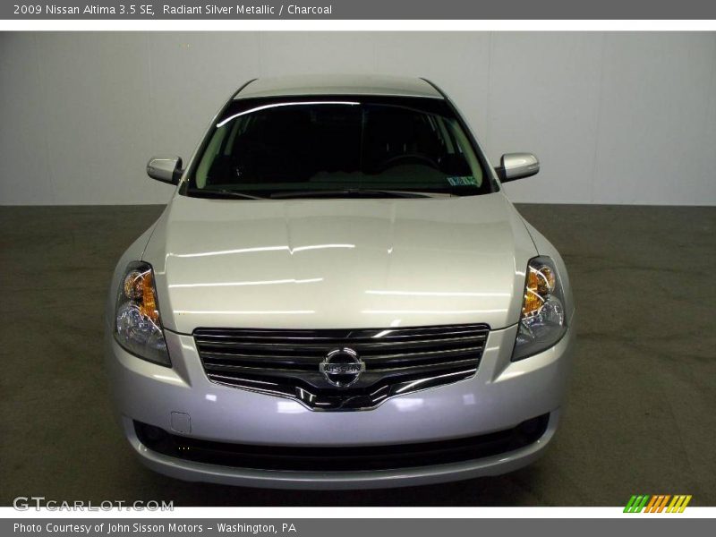 Radiant Silver Metallic / Charcoal 2009 Nissan Altima 3.5 SE