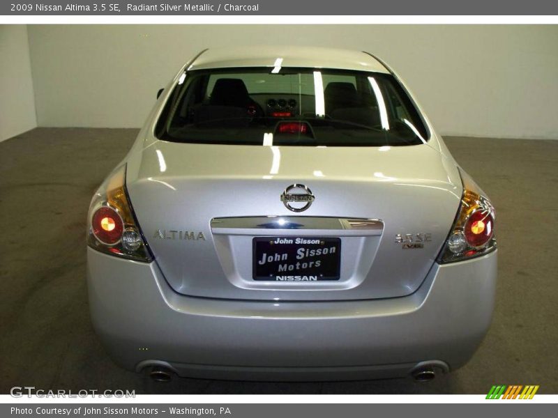 Radiant Silver Metallic / Charcoal 2009 Nissan Altima 3.5 SE