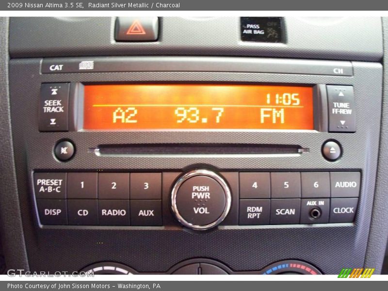 Radiant Silver Metallic / Charcoal 2009 Nissan Altima 3.5 SE