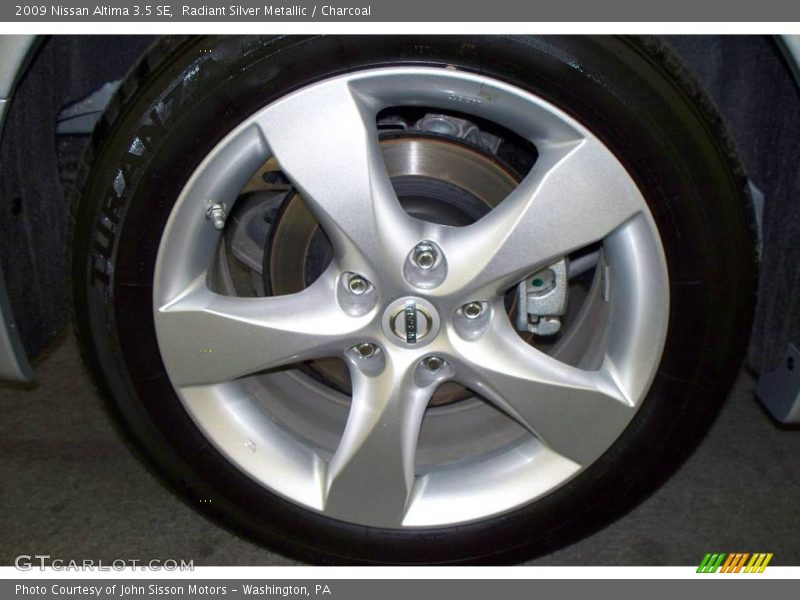 Radiant Silver Metallic / Charcoal 2009 Nissan Altima 3.5 SE