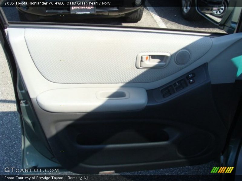 Oasis Green Pearl / Ivory 2005 Toyota Highlander V6 4WD