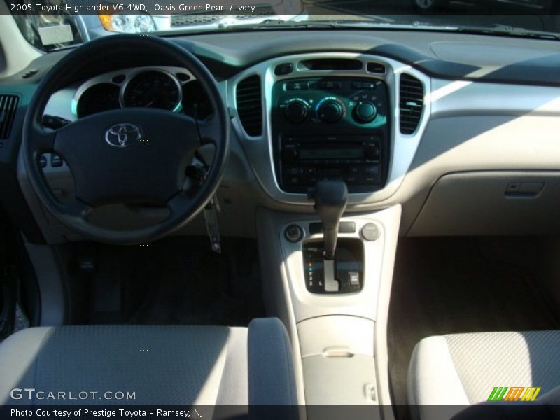 Oasis Green Pearl / Ivory 2005 Toyota Highlander V6 4WD