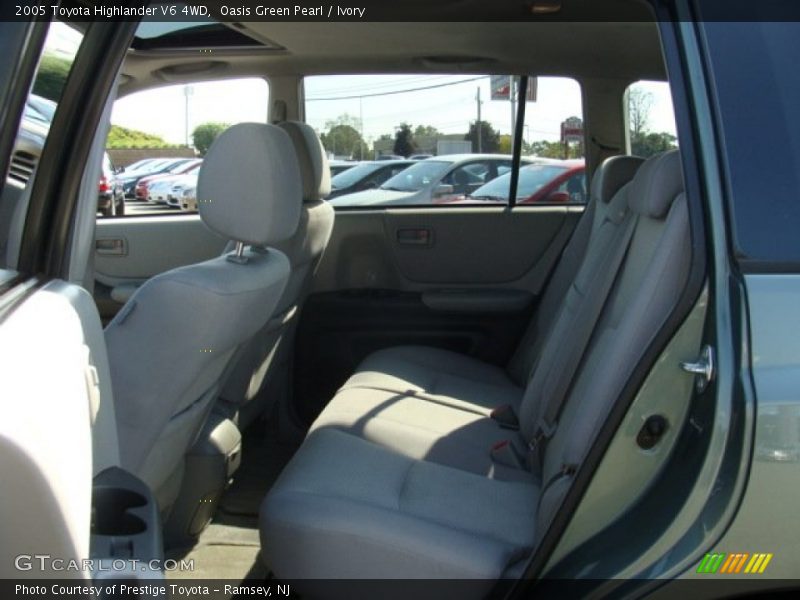 Oasis Green Pearl / Ivory 2005 Toyota Highlander V6 4WD