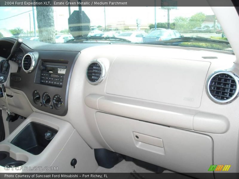 Estate Green Metallic / Medium Parchment 2004 Ford Expedition XLT