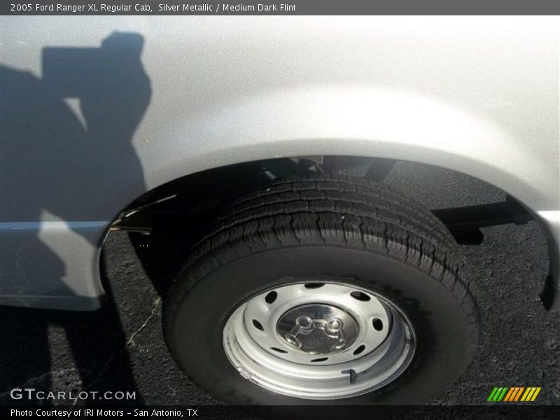 Silver Metallic / Medium Dark Flint 2005 Ford Ranger XL Regular Cab
