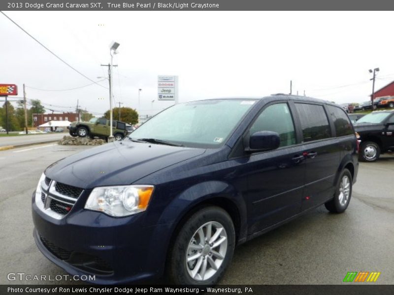 Front 3/4 View of 2013 Grand Caravan SXT