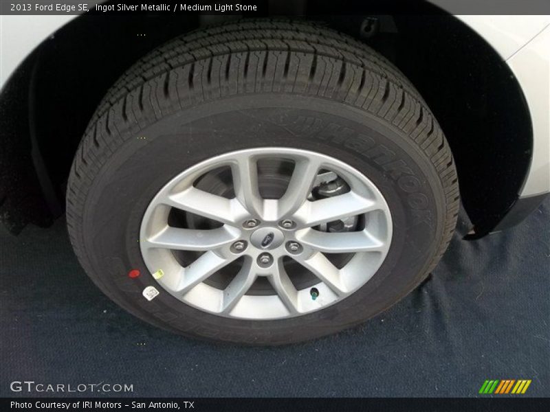 Ingot Silver Metallic / Medium Light Stone 2013 Ford Edge SE