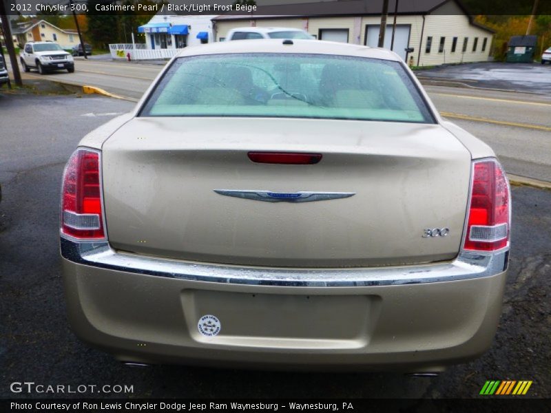 Cashmere Pearl / Black/Light Frost Beige 2012 Chrysler 300