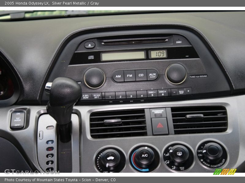 Silver Pearl Metallic / Gray 2005 Honda Odyssey LX