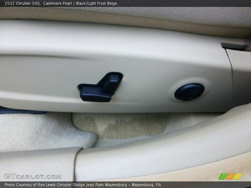 Cashmere Pearl / Black/Light Frost Beige 2012 Chrysler 300