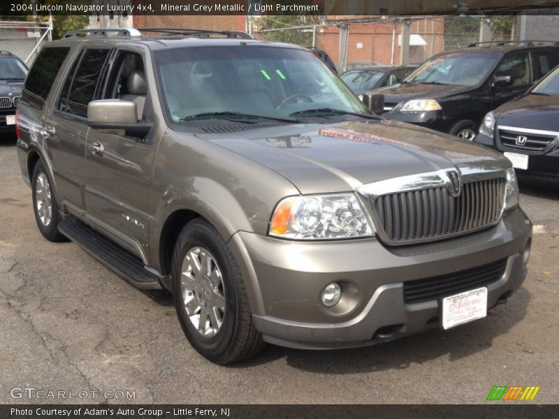 Mineral Grey Metallic / Light Parchment 2004 Lincoln Navigator Luxury 4x4