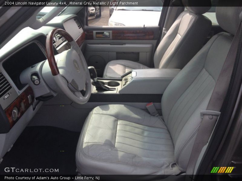 Mineral Grey Metallic / Light Parchment 2004 Lincoln Navigator Luxury 4x4
