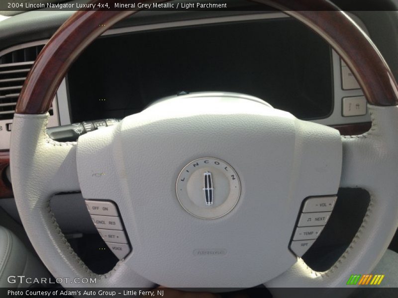 Mineral Grey Metallic / Light Parchment 2004 Lincoln Navigator Luxury 4x4