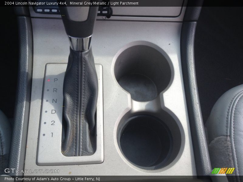 Mineral Grey Metallic / Light Parchment 2004 Lincoln Navigator Luxury 4x4