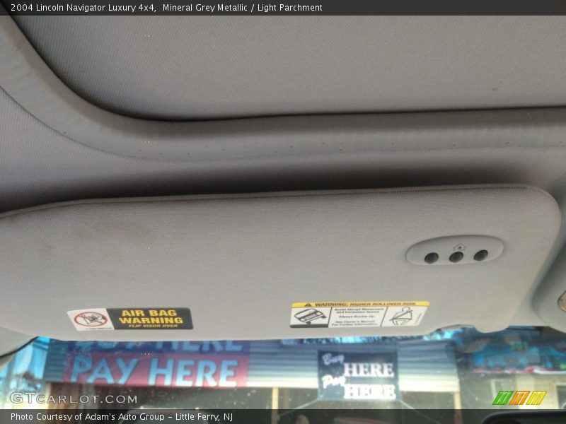 Mineral Grey Metallic / Light Parchment 2004 Lincoln Navigator Luxury 4x4