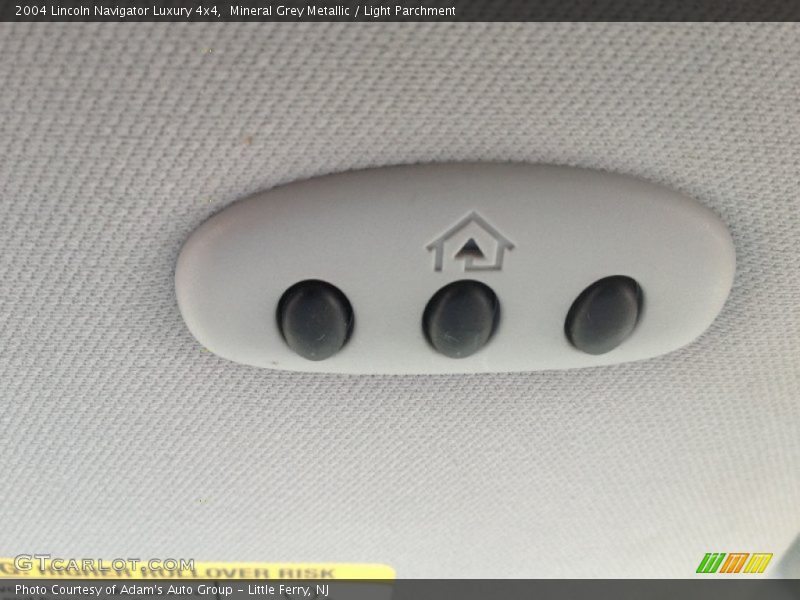 Mineral Grey Metallic / Light Parchment 2004 Lincoln Navigator Luxury 4x4