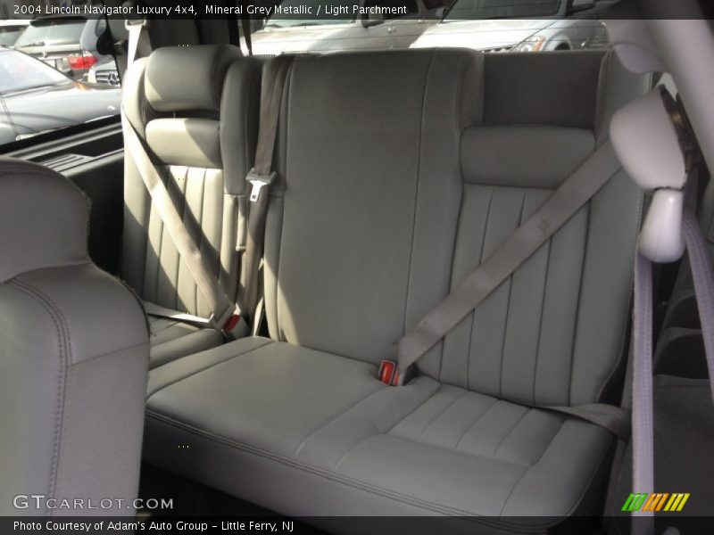 Mineral Grey Metallic / Light Parchment 2004 Lincoln Navigator Luxury 4x4