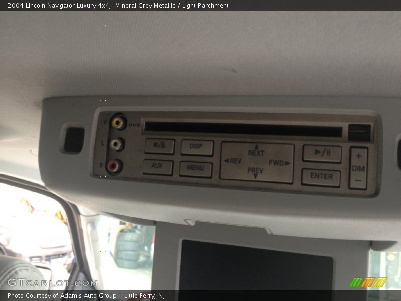 Mineral Grey Metallic / Light Parchment 2004 Lincoln Navigator Luxury 4x4