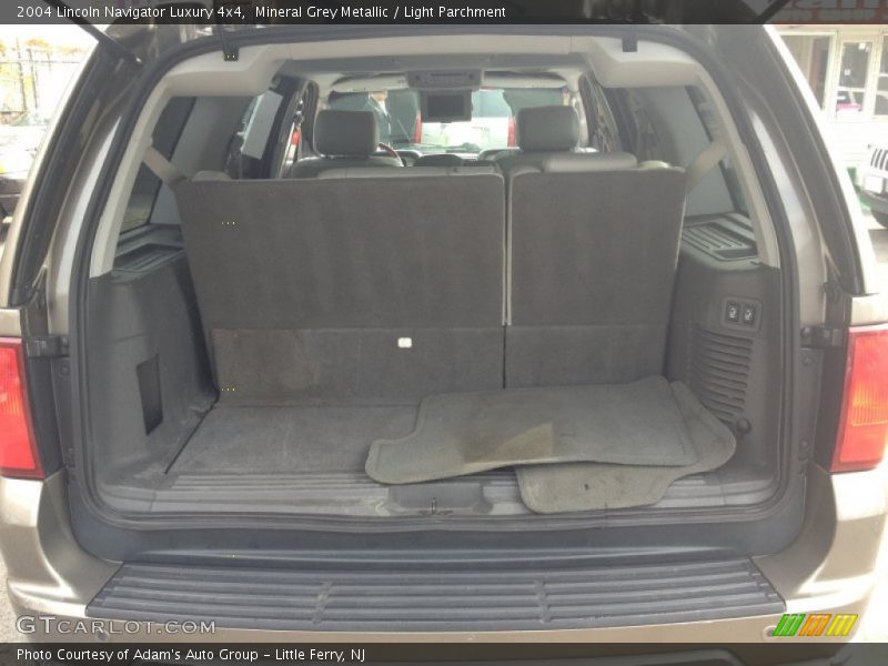 Mineral Grey Metallic / Light Parchment 2004 Lincoln Navigator Luxury 4x4