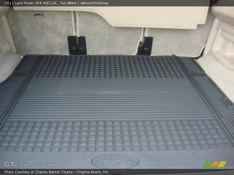 Fuji White / Almond/Nutmeg 2011 Land Rover LR4 HSE LUX