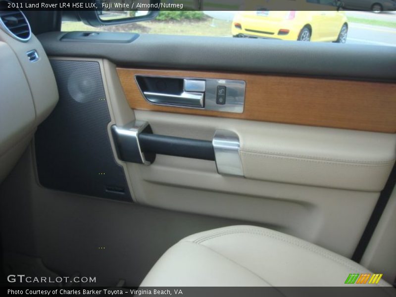 Fuji White / Almond/Nutmeg 2011 Land Rover LR4 HSE LUX