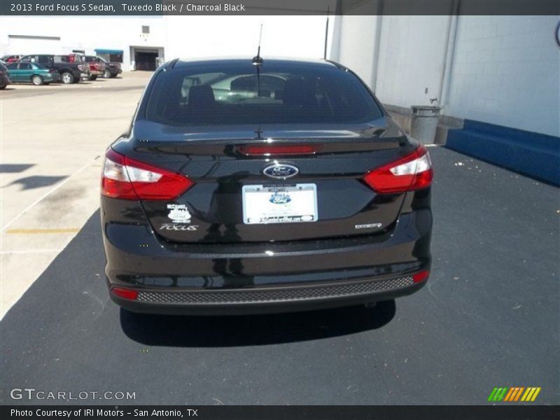 Tuxedo Black / Charcoal Black 2013 Ford Focus S Sedan