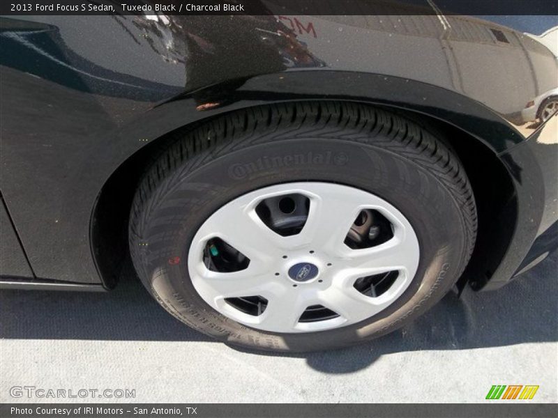 Tuxedo Black / Charcoal Black 2013 Ford Focus S Sedan