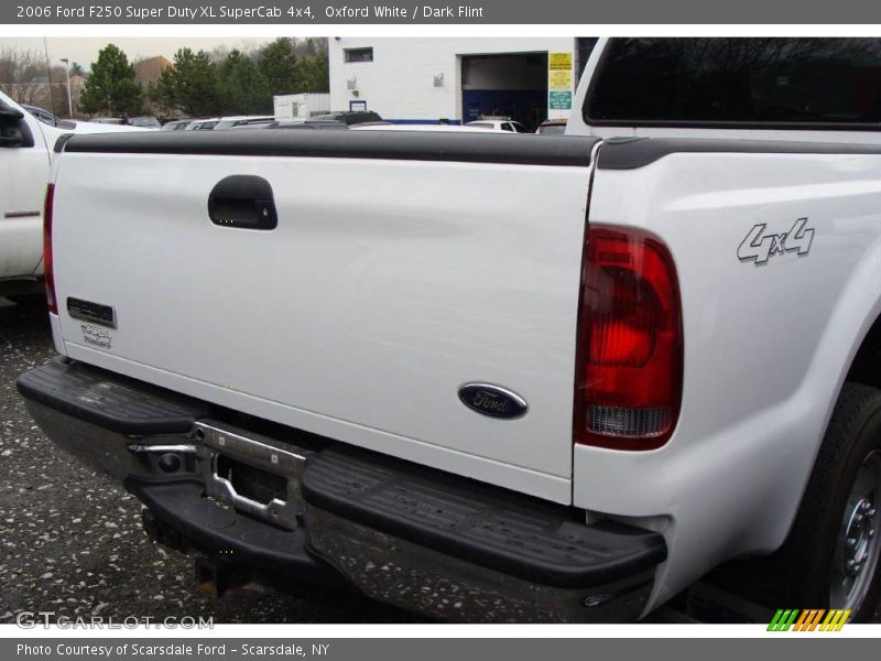 Oxford White / Dark Flint 2006 Ford F250 Super Duty XL SuperCab 4x4