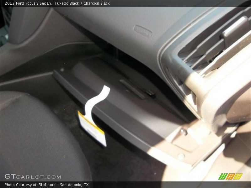 Tuxedo Black / Charcoal Black 2013 Ford Focus S Sedan