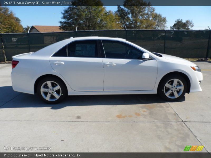 Super White / Black 2012 Toyota Camry SE