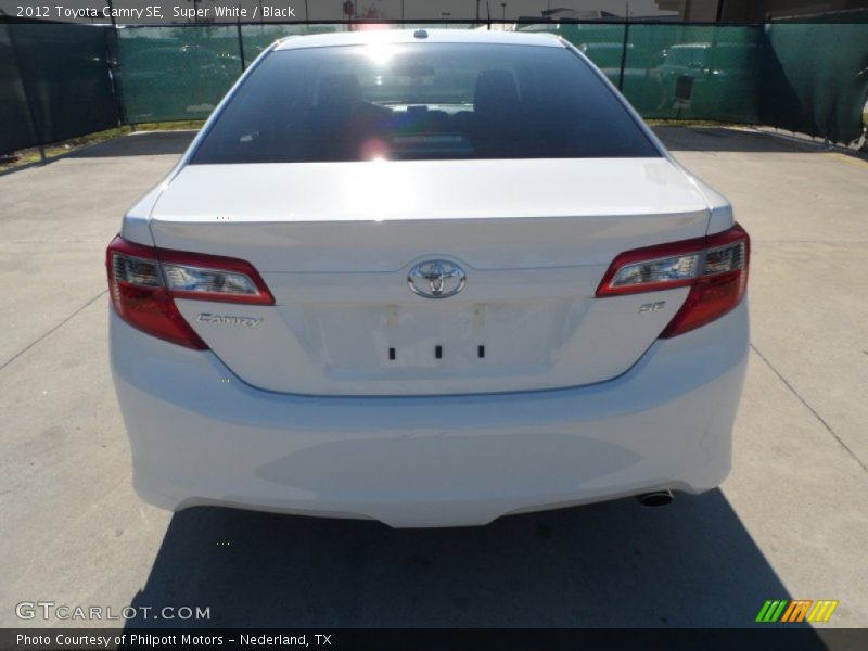 Super White / Black 2012 Toyota Camry SE