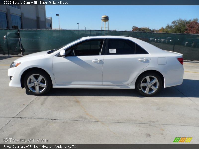 Super White / Black 2012 Toyota Camry SE