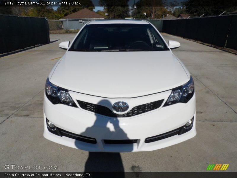 Super White / Black 2012 Toyota Camry SE