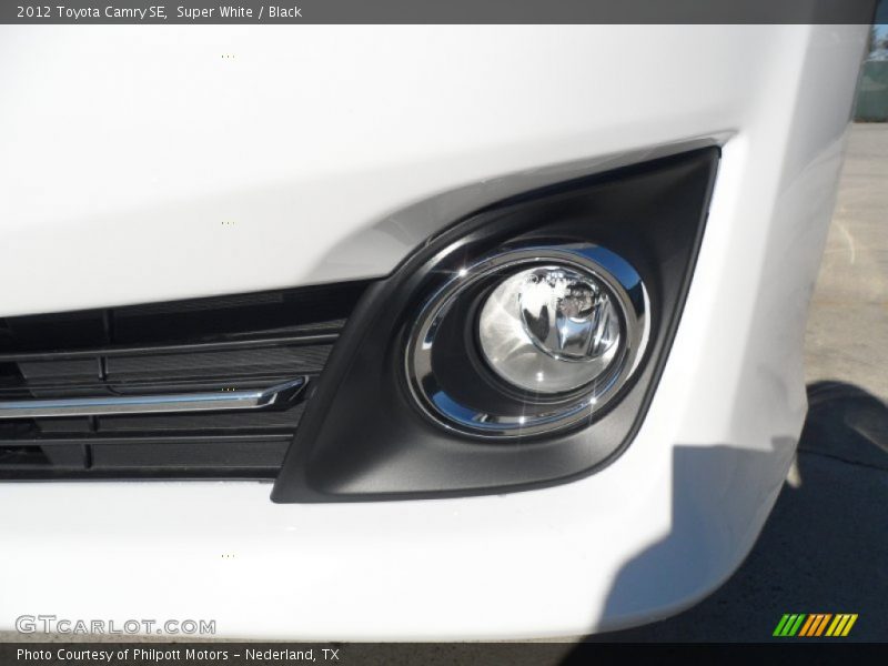 Super White / Black 2012 Toyota Camry SE