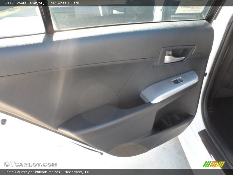 Super White / Black 2012 Toyota Camry SE