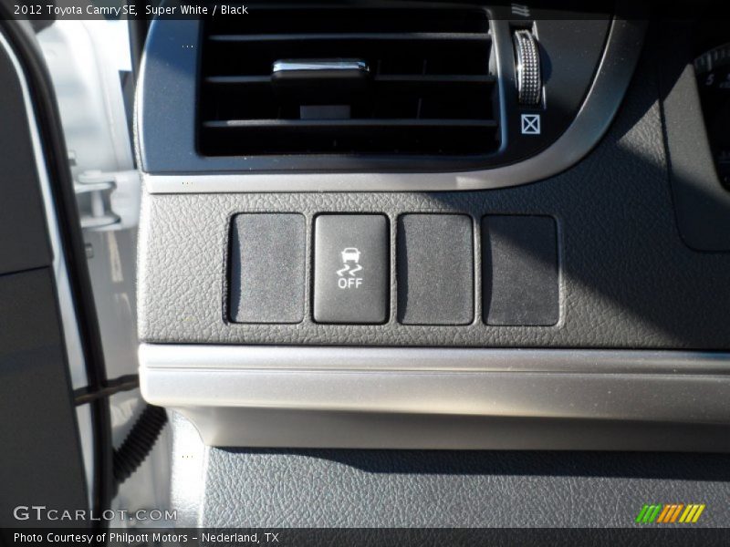 Super White / Black 2012 Toyota Camry SE