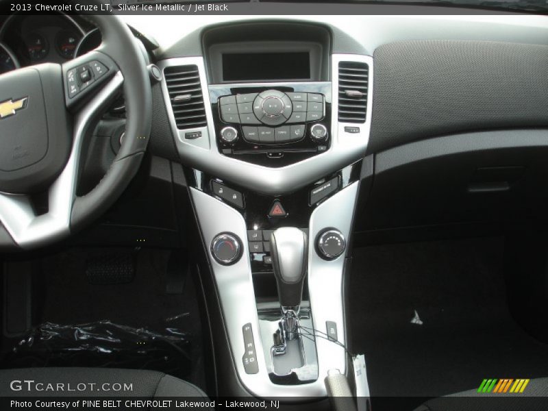 Silver Ice Metallic / Jet Black 2013 Chevrolet Cruze LT