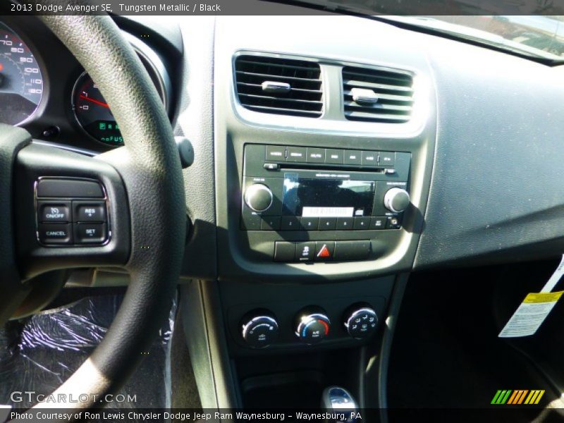 Tungsten Metallic / Black 2013 Dodge Avenger SE