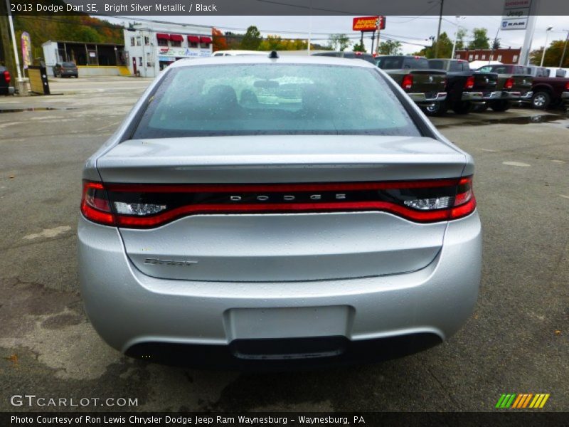 Bright Silver Metallic / Black 2013 Dodge Dart SE