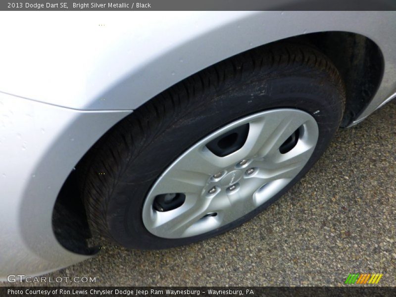 Bright Silver Metallic / Black 2013 Dodge Dart SE