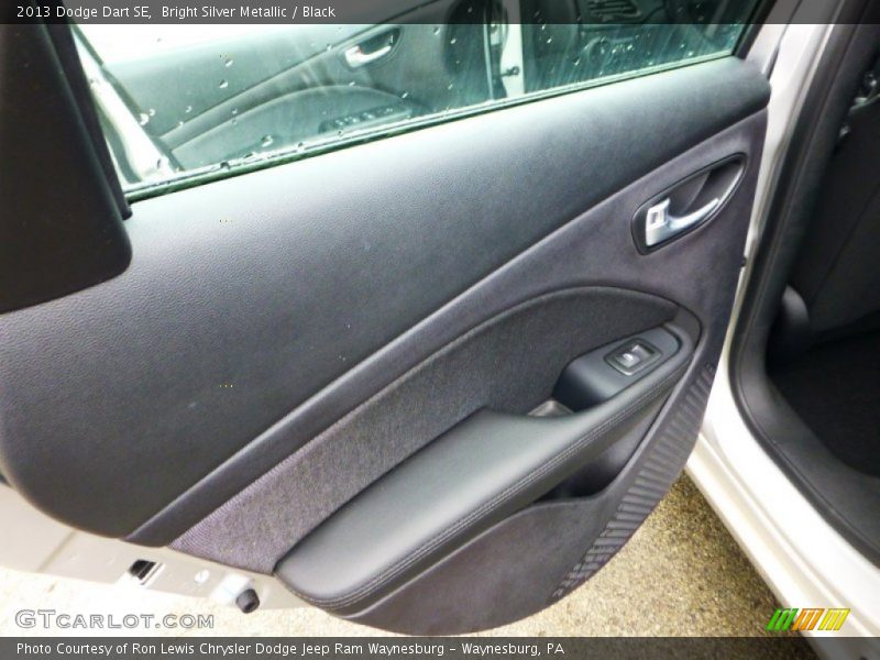 Bright Silver Metallic / Black 2013 Dodge Dart SE