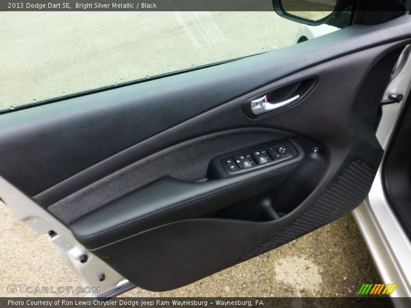 Bright Silver Metallic / Black 2013 Dodge Dart SE