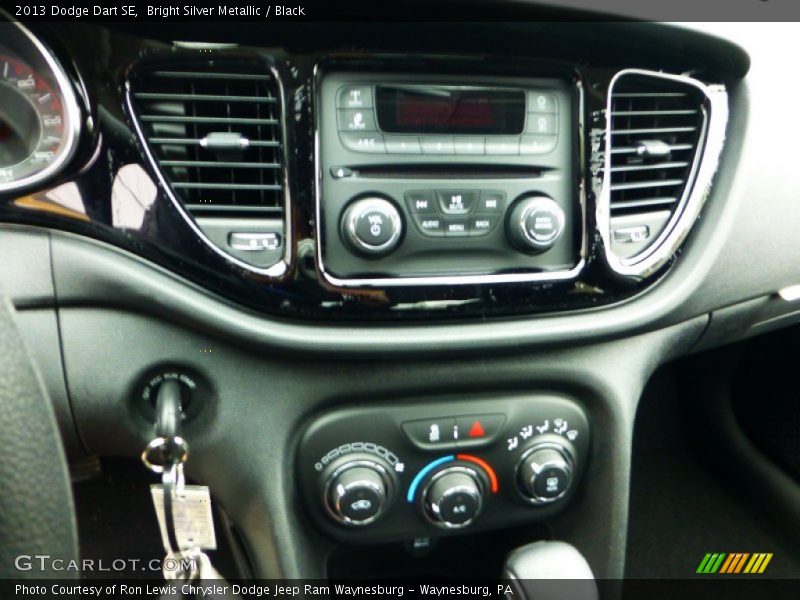 Bright Silver Metallic / Black 2013 Dodge Dart SE