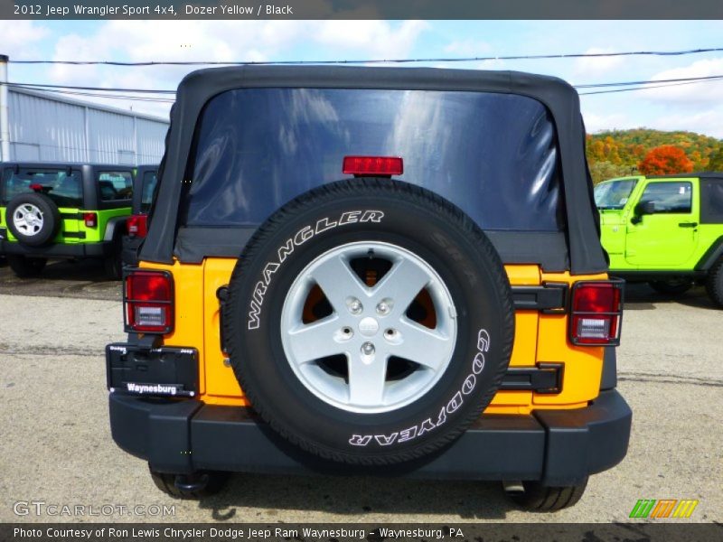 Dozer Yellow / Black 2012 Jeep Wrangler Sport 4x4