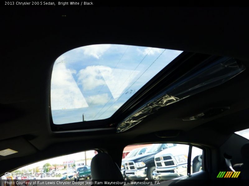 Bright White / Black 2013 Chrysler 200 S Sedan