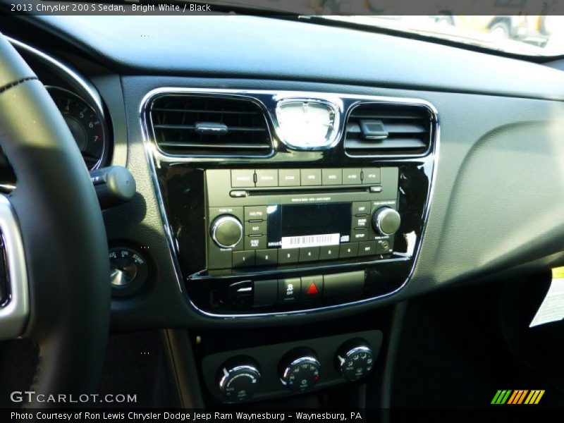 Bright White / Black 2013 Chrysler 200 S Sedan