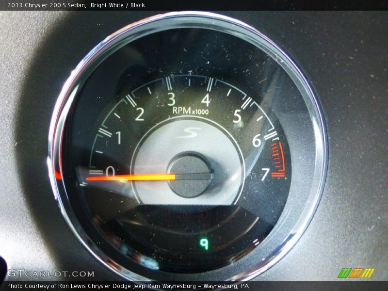 Bright White / Black 2013 Chrysler 200 S Sedan