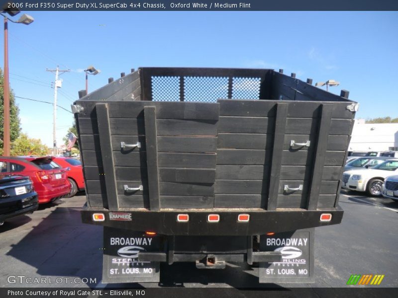 Oxford White / Medium Flint 2006 Ford F350 Super Duty XL SuperCab 4x4 Chassis
