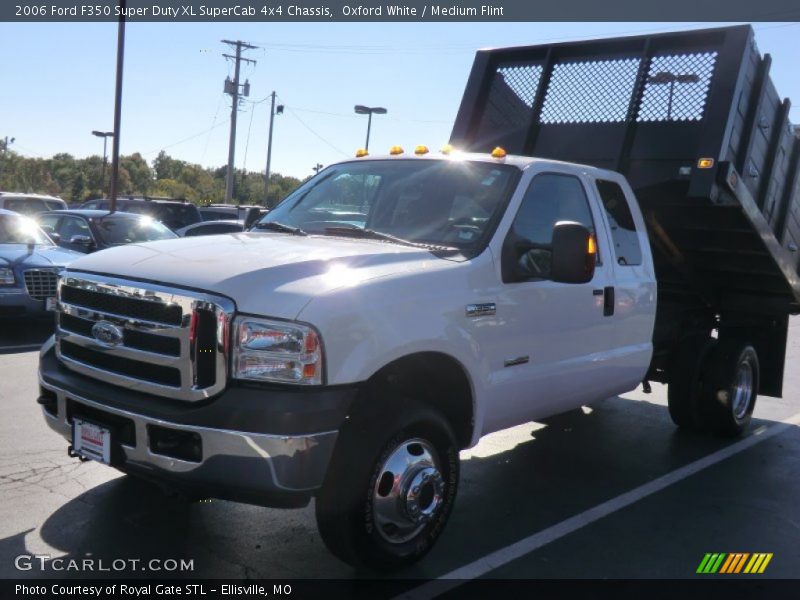 Oxford White / Medium Flint 2006 Ford F350 Super Duty XL SuperCab 4x4 Chassis